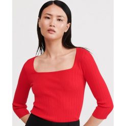 Sweter z kwadratowym dekoltem - Czerwony. Czerwone swetry damskie Reserved, s, bez wzorów, bez rękawów, bez kaptura. Za 59,99 zł.