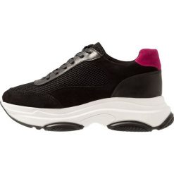 Trampki damskie slip on: Bullboxer Tenisówki i Trampki black