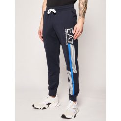 Spodnie dresowe EA7 Emporio Armani 3HPP71 PJ05Z 1554. Niebieskie jeansy męskie EA7 Emporio Armani, xxl, bez wzorów, z bawełny. Za 379,00 zł.