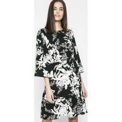 Vero Moda - Sukienka. Czarne sukienki damskie Vero Moda, na co dzień, s, bez wzorów, z poliesteru, casualowe, z okrągłym kołnierzem, bez rękawów, midi, rozkloszowane. W wyprzedaży za 99,90 zł.