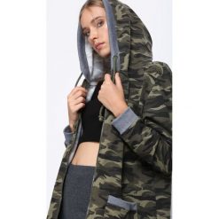 Zielona-Moro Bluza Legends Never Die. Zielone bluzy rozpinane damskie Born2be, na jesień, l, moro. Za 69,99 zł.