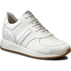 Sneakersy GEOX - D Shahira E D72N1E 00085 C1000 Biały. Białe półbuty damskie Geox, bez wzorów, ze skóry, bez obcasa, na płaskiej podeszwie, bez zapięcia. W wyprzedaży za 349,00 zł.