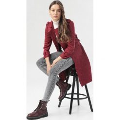 Bordowy Płaszcz Viviroe. Czerwone płaszcze damskie Born2be, s, bez wzorów, długie. Za 179,99 zł.