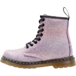Dr. Martens DELANEY Botki sznurowane pink/multicolor. Czerwone botki damskie sznurowane marki Dr. Martens, z materiału. Za 299,00 zł.
