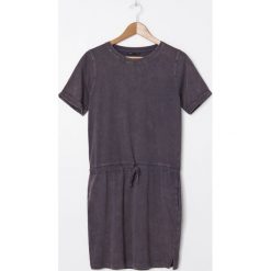 Sukienka z efektem acid wash -. Sukienki damskie House, s, bez wzorów, bez kołnierzyka, bez rękawów. Za 69,99 zł.