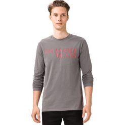 Trussardi Jeans Koszulka Szary. Szare podkoszulki męskie Trussardi Jeans, xl, z nadrukiem, z elastanu, bez kołnierzyka, z długim rękawem, długie. Za 292,95 zł.