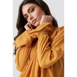 NA-KD Boho Crochet Detail Flowy Cotton Top - Yellow. Żółte topy damskie marki NA-KD Boho, bez wzorów, bez kołnierzyka. Za 141,95 zł.