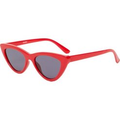 Okulary przeciwsłoneczne typu cat eye. Czerwone okulary przeciwsłoneczne damskie Pull&Bear. Za 49,90 zł.
