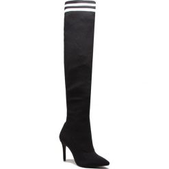 Muszkieterki SCHUTZ - S 01723 0285 001 U Black/White. Czarne kozaki damskie Schutz, na imprezę, ze skóry, bez obcasa, na obcasie, z paskami. W wyprzedaży za 619,00 zł.