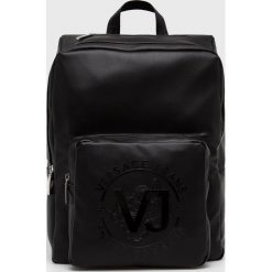 Versace Jeans - Plecak. Czarne plecaki męskie Versace Jeans, bez wzorów, z poliesteru. W wyprzedaży za 379,90 zł.