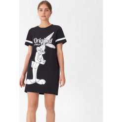 Sukienka z nadrukiem Looney Tunes - Wielobarwny. Sukienki damskie House, s, z nadrukiem, bez kołnierzyka, bez rękawów. Za 129,99 zł.