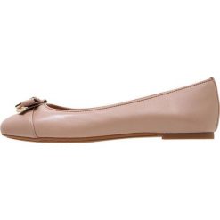 MICHAEL Michael Kors ALICE Baleriny truffle. Różowe baleriny damskie lakierowane MICHAEL Michael Kors, z materiału. Za 529,00 zł.