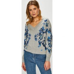 Desigual - Sweter. Szare swetry damskie Desigual, s, z nadrukiem, z wiskozy, z krótkim rękawem, krótkie, bez kaptura. W wyprzedaży za 219,90 zł.