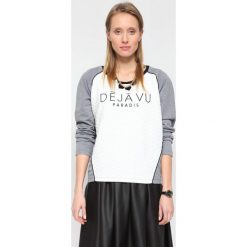 BLUZA NIEROZPINANA DAMSKA Z NADRUKIEM. Szare bluzy z nadrukiem damskie marki Top Secret. Za 39,99 zł.