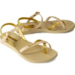 IPANEMA 82682 FASHION SANDAL VII FEM 20352 beige/gold, sandały damskie. Brązowe sandały damskie Ipanema, bez wzorów, bez obcasa, bez zapięcia. Za 89,99 zł.