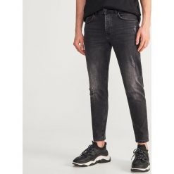 Jeansy carrot slim - Czarny. Czarne jeansy męskie Reserved, m, bez wzorów. Za 129,99 zł.