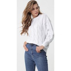 Biały Sweter Buttermilk. Białe swetry damskie Born2be, na zimę, m, bez wzorów, z dzianiny, z długim rękawem, długie, bez kaptura. Za 129,99 zł.