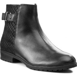 Botki CAPRICE - 9-25351-25 Blk Na/Blk Rep. Czarne buty zimowe damskie marki Caprice, z nubiku, za kostkę, na obcasie, ze sprzączką. W wyprzedaży za 199,00 zł.