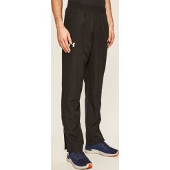 Under Armour - Spodnie. Czarne spodnie męskie Under Armour, s, z nadrukiem, z poliesteru. Za 219,90 zł.