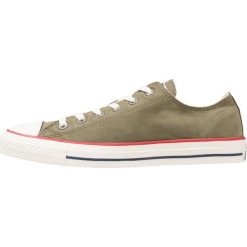 Converse CHUCK TAYLOR ALL STAR OMBRE WASH OX Tenisówki i Trampki medium olive/garnet/egret. Zielone trampki i tenisówki damskie marki Converse, z tworzywa sztucznego. W wyprzedaży za 239,20 zł.