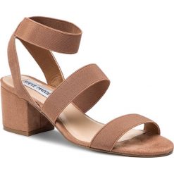 Sandały STEVE MADDEN - Isolate SM11000473-04004-748 Tan. Brązowe klapki damskie Steve Madden, bez wzorów, ze skóry ekologicznej, bez obcasa, na obcasie. W wyprzedaży za 239,00 zł.