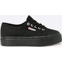 Superga - Tenisówki. Czarne trampki i tenisówki damskie marki Superga, z gumy, na sznurówki. W wyprzedaży za 159,90 zł.