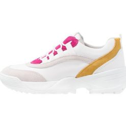 Dune London ESMARELDA Sneakersy niskie pink. Białe trampki i tenisówki damskie marki Dune London, bez wzorów, z poliesteru, bez zapięcia. Za 669,00 zł.