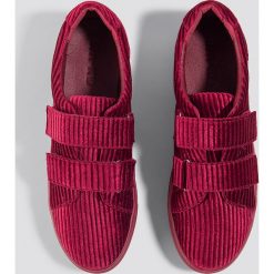 NA-KD Shoes Sztruksowe tenisówki - Red. Czerwone trampki i tenisówki damskie NA-KD Shoes, bez wzorów, z gumy, na rzepy. Za 161,95 zł.
