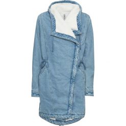 Płaszcz dżinsowy z podszewką barankiem bonprix niebieski "medium bleached". Niebieskie płaszcze damskie bonprix, w paski. Za 269,99 zł.