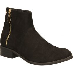 BOTKI CASU 126. Czarne botki damskie Casu, bez obcasa, bez zapięcia. Za 129,99 zł.