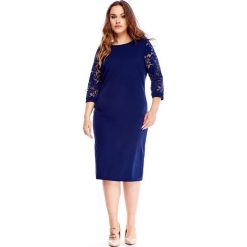 Sukienka z koronkowymi rękawami granatowy. Niebieskie sukienki damskie N/A, plus size, bez wzorów, z koronki, bez kołnierzyka, plus size, bez rękawów. Za 76,59 zł.