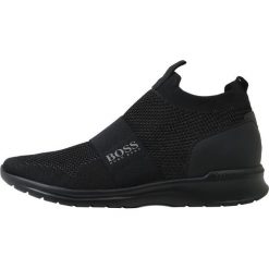 BOSS ATHLEISURE EXTREME SLON Sneakersy niskie black. Czarne sneakersy męskie marki BOSS Athleisure, bez wzorów, z tworzywa sztucznego, bez zapięcia. Za 819,00 zł.