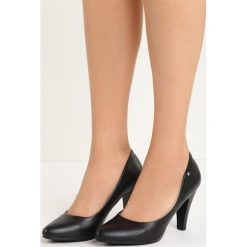 Czarne Czółenka Do Ya. Czarne buty ślubne damskie Born2be, ze skóry, na niskim obcasie, na słupku. Za 69,99 zł.