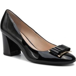 Półbuty HÖGL - 8-105084 Black 0100. Czarne półbuty damskie HÖGL, z aplikacjami, ze skóry, eleganckie, bez obcasa, na obcasie, bez zapięcia. W wyprzedaży za 459,00 zł.