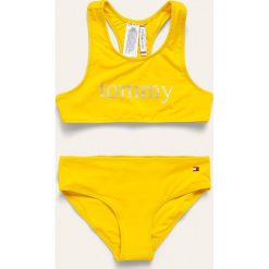 Tommy Hilfiger - Strój kąpielowy dziecięcy 104-164 cm. Żółte stroje kąpielowe dziewczęce TOMMY HILFIGER, z nadrukiem, z elastanu. Za 179,90 zł.