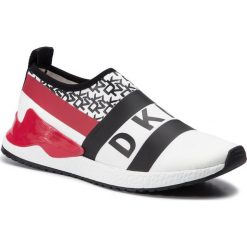 Sneakersy DKNY - Reese K1920337 Wht/Black. Białe półbuty damskie DKNY, na co dzień, bez wzorów, ze skóry ekologicznej, bez obcasa, na płaskiej podeszwie, bez zapięcia. Za 599,00 zł.