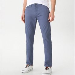 Spodnie slim fit - Niebieski. Niebieskie spodnie męskie marki House, s, bez wzorów. Za 99,99 zł.