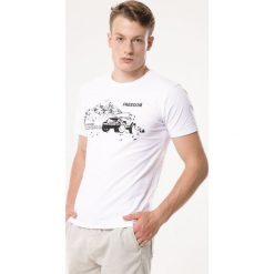 Biała Koszulka Reticence. Białe koszulki męskie Born2be, xl, bez wzorów, bez kołnierzyka, bez rękawów. Za 39,99 zł.