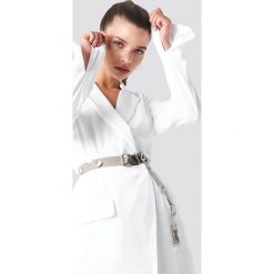 Paski damskie: NA-KD Accessories Transparentny pasek z oczkami - Grey