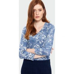 Sweter z nadrukiem w kwiaty. Swetry damskie Greenpoint, z nadrukiem, z elastanu, bez rękawów, bez kaptura. Za 69,99 zł.