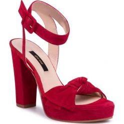 Sandały GINO ROSSI - A45185-01 Red. Czerwone klapki damskie Gino Rossi, bez wzorów, ze skóry, bez obcasa, na obcasie. Za 329,99 zł.