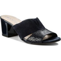 Klapki LASOCKI - 70761-03 Granatowy. Niebieskie klapki damskie Lasocki, bez wzorów, ze skóry, bez obcasa, na obcasie. Za 149,99 zł.