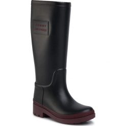 Kalosze TOMMY HILFIGER - Warmlined Long Rainboot FW0FW04337 Black 990. Czarne kalosze damskie TOMMY HILFIGER, bez wzorów, z tworzywa sztucznego. W wyprzedaży za 449,00 zł.