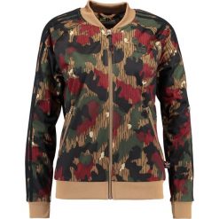 Adidas Originals HU HIKING Kurtka sportowa multcoloured. Brązowe kurtki sportowe damskie adidas Originals, z materiału. W wyprzedaży za 227,40 zł.