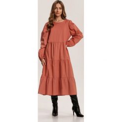 Łososiowa Sukienka Kelera. Różowe sukienki damskie Renee, s, bez wzorów, bez kołnierzyka, bez rękawów, midi. Za 139,99 zł.