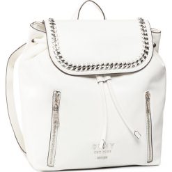 Plecak DKNY - Alixis Backpack R02KZI47 White WHT. Białe plecaki damskie DKNY, bez wzorów, ze skóry ekologicznej, eleganckie. Za 1119,00 zł.
