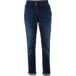 Dżinsy ze stretchem Boyfriend z paskiem w prążek bonprix ciemny denim. Niebieskie jeansy damskie bonprix. Za 99,99 zł.
