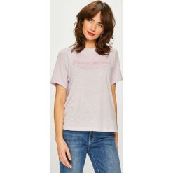 Pepe Jeans - Top. Białe bluzki damskie Pepe Jeans, s, z nadrukiem, z bawełny, casualowe, z okrągłym kołnierzem, z krótkim rękawem. W wyprzedaży za 99,90 zł.
