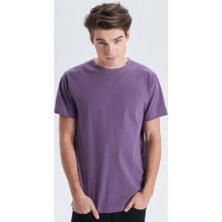 Gładka koszulka basic - Fioletowy. Fioletowe koszulki damskie Cropp, s, bez wzorów, bez kołnierzyka, bez rękawów. Za 39,99 zł.