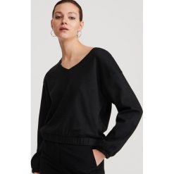 Gładka bluza - Czarny. Czarne bluzy damskie Reserved, s, bez wzorów, bez rękawów, bez kaptura. Za 59,99 zł.